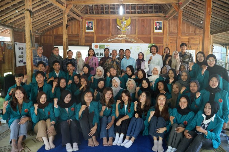 Mahasiswa STIE Pariwisata API Belajar Membangun Desa Wisata Karbon di Desa Wisata Batur Berdikari.